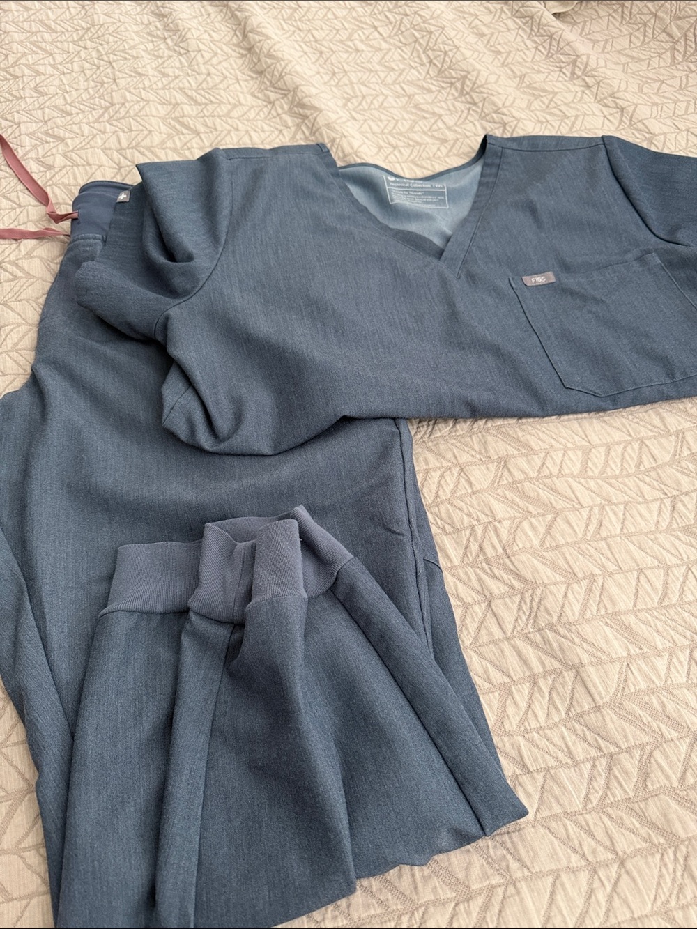 Figs  Women's V-Neck Scrub Set in Denim Chambray
